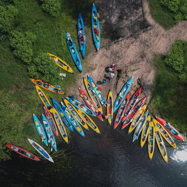 Camp and pier of tourist kayaks - top view shot — Stock Photo, Image