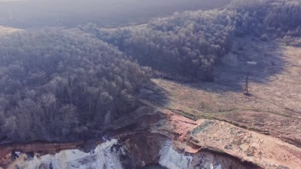 Lac bleu près de la carrière minière - Plan aérien — Video