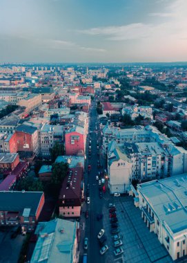 Rymarska Caddesi, gün batımından önceki akşam, Kharkiv, Ukrayna. Hava görüntüsü.