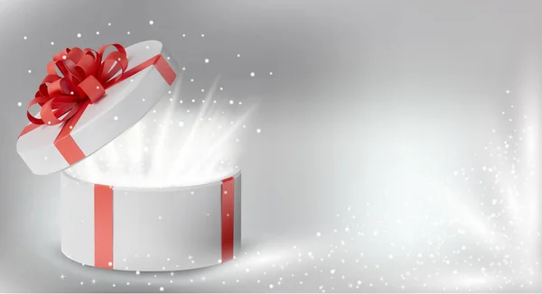 Ajándék fehér doboz egy piros szalaggal és íj a tetején. Nyaralás, ajándék kerek doboz, benne csillogással és fénysugarakkal. Szilveszterkor és karácsonykor. Vektorillusztráció. — Stock Vector