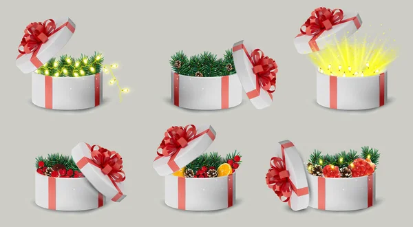 Подарункова біла коробка в червоній стрічці і лук зверху. Свято, подарункова кругла коробка з блискітками, сосновими шишками, апельсином, гірляндою всередині і яскравими променями світла. Новорічно-різдвяний дизайн. Векторні ілюстрації . — стоковий вектор