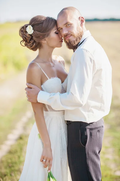 Portrét nevěsta a ženich — Stock fotografie