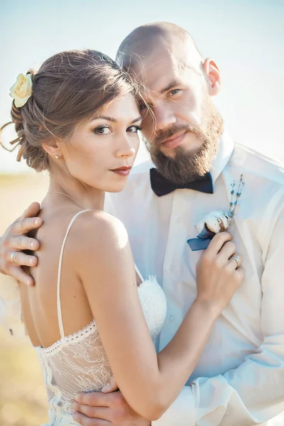 Ritratto di sposa e sposo — Foto Stock