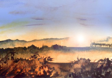 Soyut suluboya arka plan. Karanlık orman siluetleri ve turuncu günbatımının ılık, yumuşak ışığıyla aydınlanan dağlarla dolu yumuşak, bulanık bir manzara. Vahşi ve nazik doğanın el çizimi.