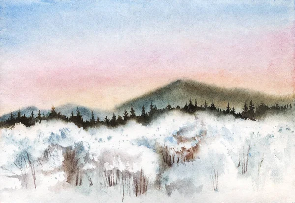 Γαλήνιο υδάτινο τοπίο από χαριτωμένα δάση καλυμμένα με χιόνι κατά θολή σιλουέτες των ψηλών βουνών και τρυφερό ουρανό ανατολής που γίνεται ροζ. Χειροποίητη απεικόνιση της όμορφης χειμερινής φύσης — Φωτογραφία Αρχείου