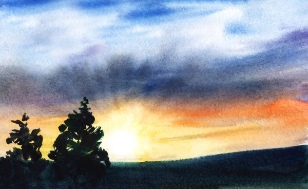 Bellissimo paesaggio acquerello del tramonto. sagome scure di due alti alberi di conifere contro sorprendente cielo colorato con massicce nuvole grigie e sole splendente tramonto dissipando oscurità venuta — Foto Stock