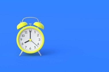 Mavi arka planda tek sarı, analog alarm saati. Uyandırma konsepti. Dakiklik. Geri sayım ve son teslim tarihi. Uyku vakti. Günlük rejim. İş planlaması. Uzayı kopyala 3d oluşturma
