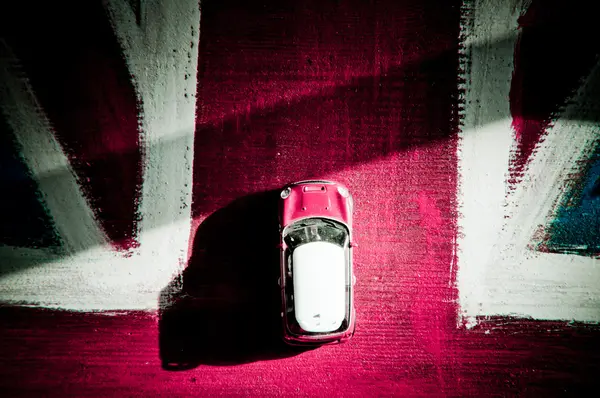 Kırmızı model araba