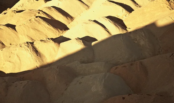 Tepeler ve güneş ışığı