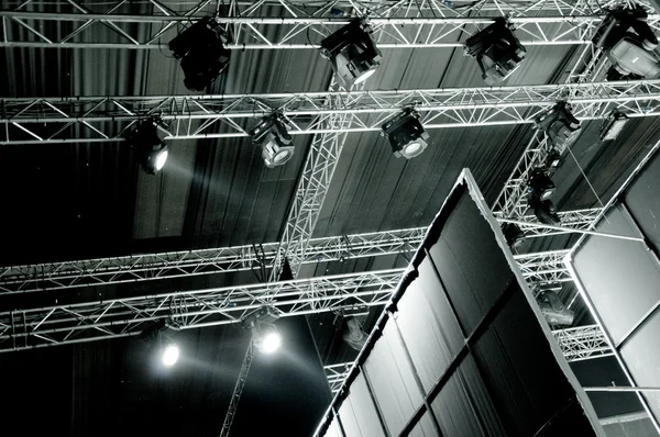 Soffits ve süslemeleri