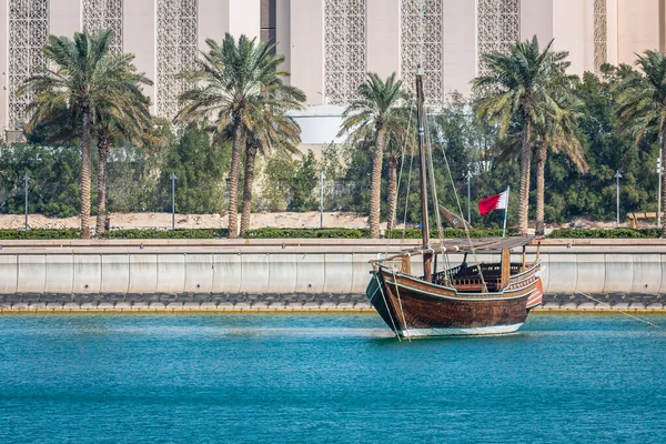 Typical Boat Doha Financial District Cornish Waterfront Dhows Moored Persian — Stock Photo, Image