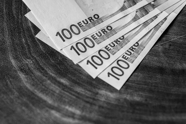 Tutup Secara Detail Dari Uang Kertas 100 Euro Papan Kayu — Stok Foto