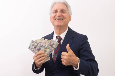 Çok parası olan, beyaz bir geçmişi olan son sınıf öğrencisi.