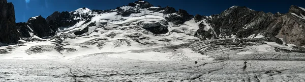 Glacier with cracks — Stock Photo, Image