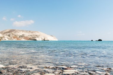 Kıbrıs'ta turkuaz suları ile güzel bir koyda plaj tatil
