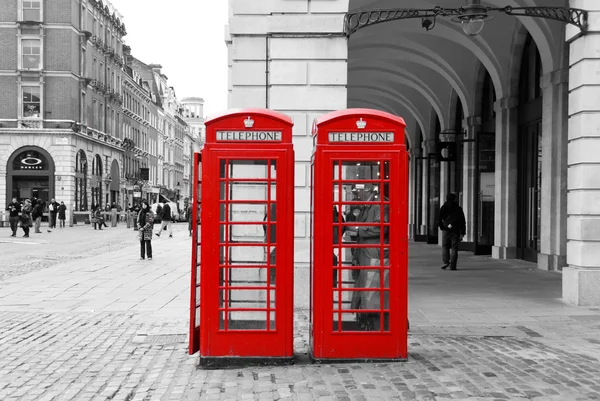 Cabine telefoniche rosse a Londra Foto Stock