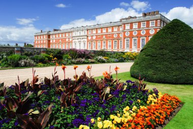 Hampton court Sarayı bahçeleri