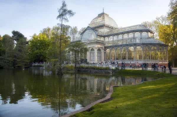 Palacio de Cristal en el parque El Retiro en Madrid, España — Foto de Stock