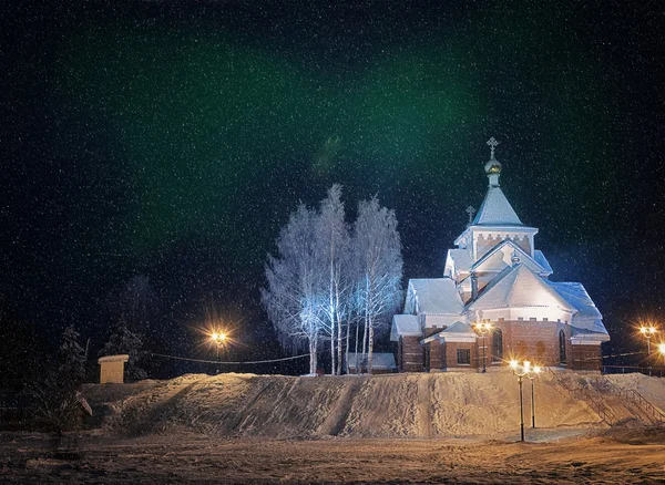 Kış gecesi Kuzey ışıkları