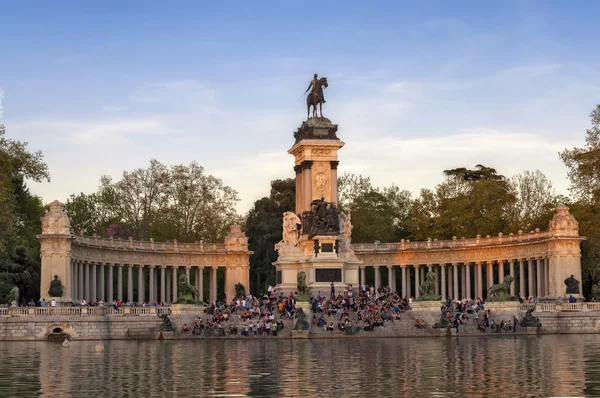 Anıtın Alfonso XII, Buen Retiro Park, Madrid, İspanya