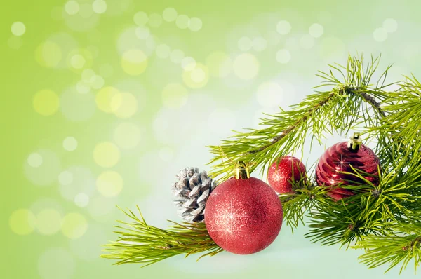 Árbol de Navidad con bolas rojas —  Fotos de Stock