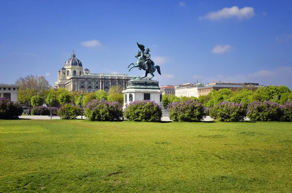 Staty av ärkehertig Karl på Heldenplatz i Wien — Stockfoto