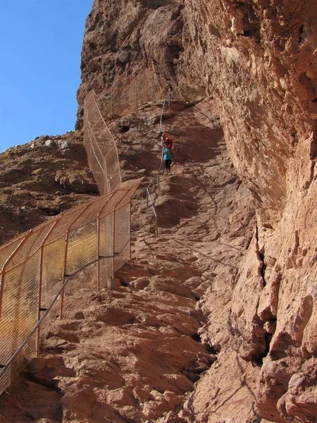 Blick Auf Den Camelback Mountain Wanderweg Mit Einigen Unkenntlichen Personen — Stockfoto