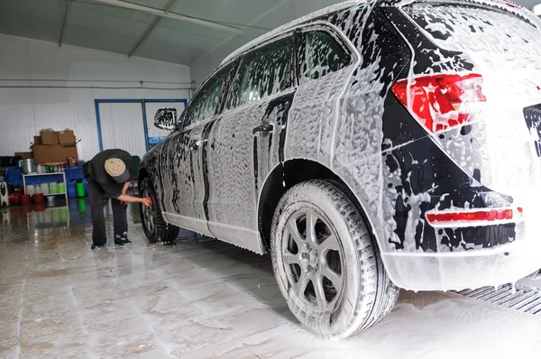 Proces mytí aut s mycí pěna — Stock fotografie