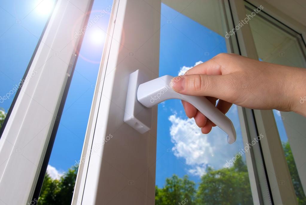 Сталенское окно фрамуга с низу. Открывание форточки. Открыть окно. Открывание форточки. Окно пвх whs 60 fornax 1800*1300 поворотно-откидная.