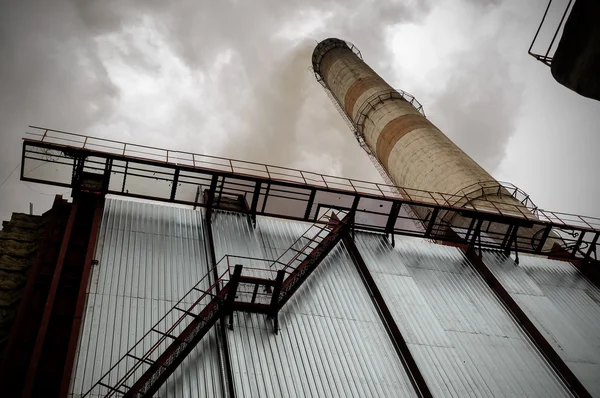 Power station with smoke stack — Stock Photo, Image