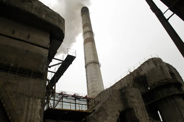 Power station with smoke stack — Stock Photo, Image