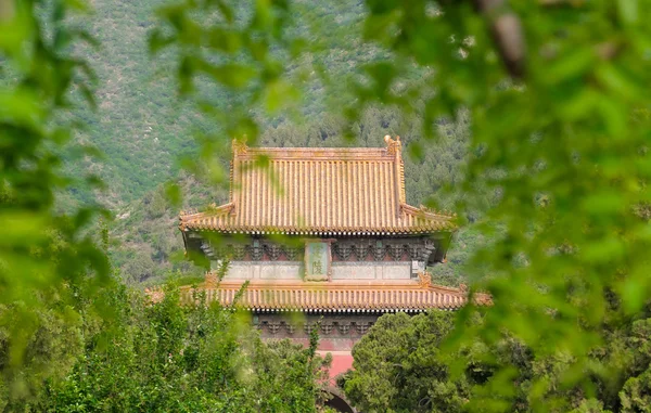 Arkitekturen i detalj av kinesiska traditionell byggnad — Stockfoto