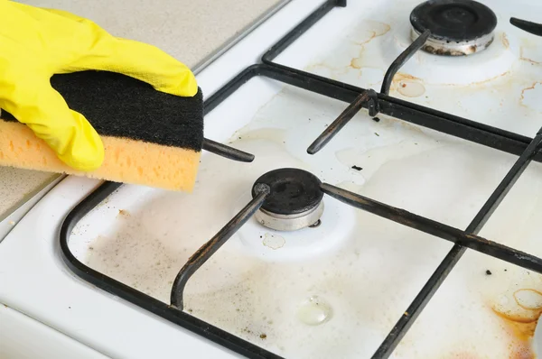 Cleaning of dirty gas stove burner — Stock Photo, Image