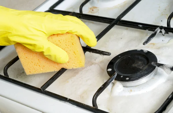 Cleaning of dirty gas stove burner — Stock Photo, Image