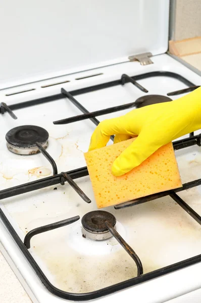 Cleaning of dirty gas stove burner — Stock Photo, Image