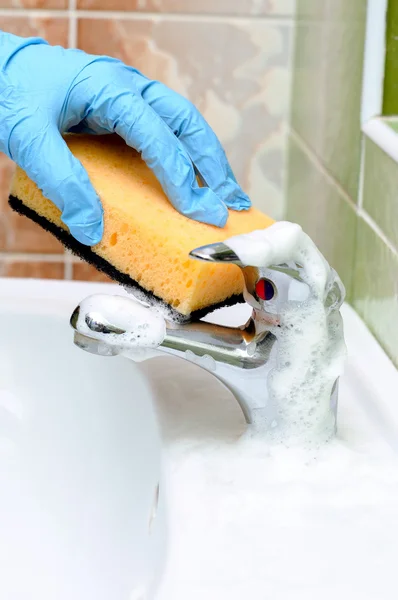 Washstand faucet cleaning — Stock Photo, Image