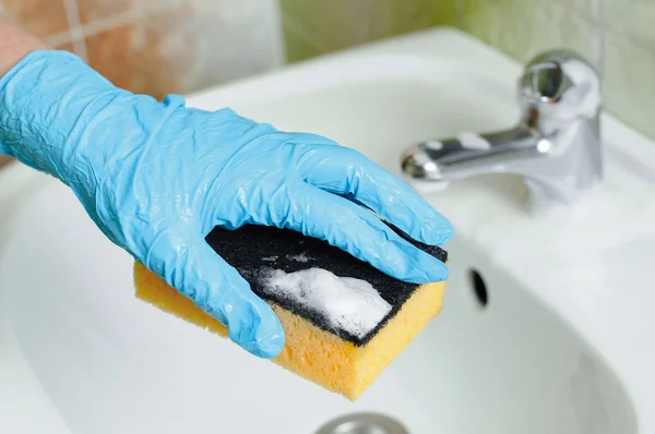 Washstand faucet cleaning — Stock Photo, Image