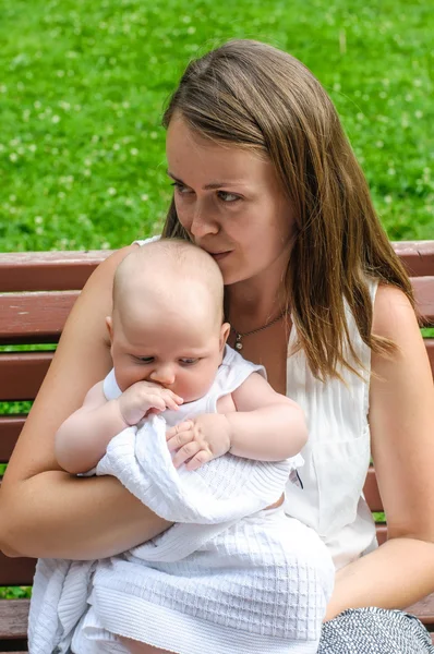 Madre con el niño recién nacido — Foto de Stock