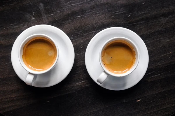 Duas xícaras de café na mesa no café — Fotografia de Stock