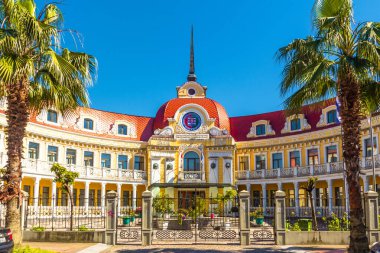 Batumi, Gürcistan - 11 Mayıs 2021: Batumi Sanat Öğretmenliği Üniversitesi 'nin güzel binası, Demetre Tavdadebuli Caddesi, Batumi