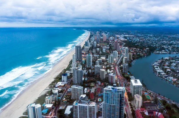 Gold Coast Surfers Paradise město za soumraku — Stock fotografie