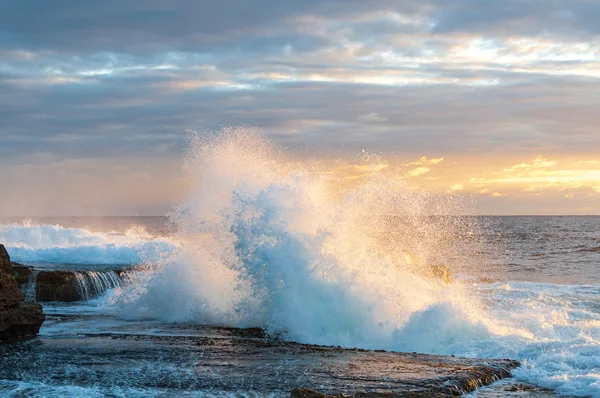 Surf de energía del amanecer — Foto de Stock