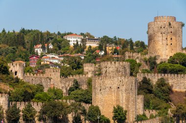 Rumelihisarı Rumeli Kalesi olarak da bilinir ve Roumeli Hissar Ca