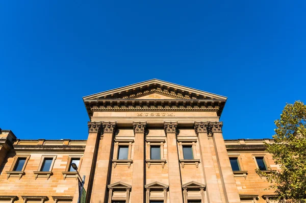 Здание австралийского музея на Колледж-стрит — стоковое фото