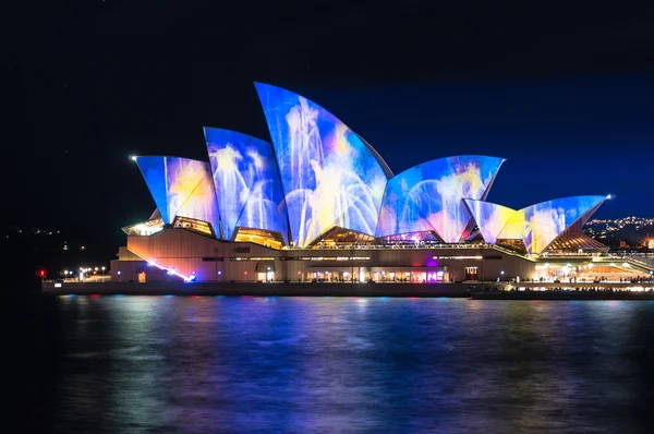 Iluminación de la Ópera de Sydney Songlines During Vivid Sydney Fe — Foto de Stock