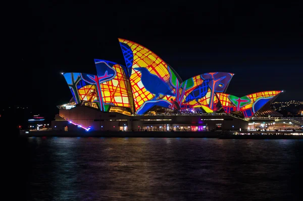 Sidney Opera Evi aydınlatma Songlines'tan sırasında canlı Sydney Fe — Stok fotoğraf