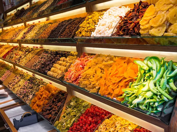 터키 시장에 건조 과일의 클로즈업 — 스톡 사진
