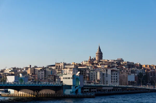 Galata Kulesi ve Köprüsü Karaköy çeyrek manzarasına sahip. Istanbul