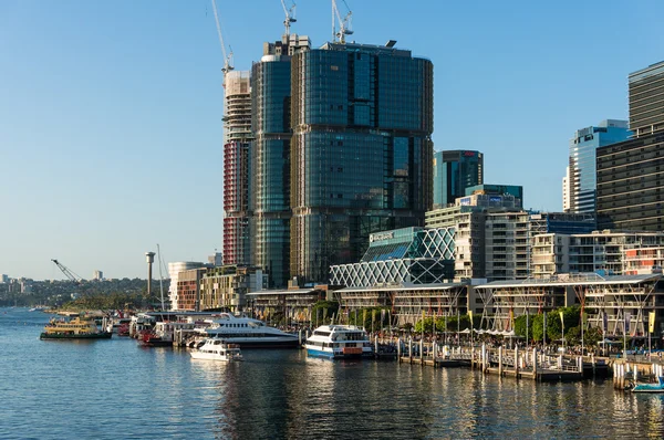 Darling Harbour Boulevard met uitzicht op Barangaroo gebouwen — Stockfoto