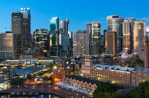 Sydney centrální obchodní čtvrť mrakodrapů na východ slunce — Stock fotografie